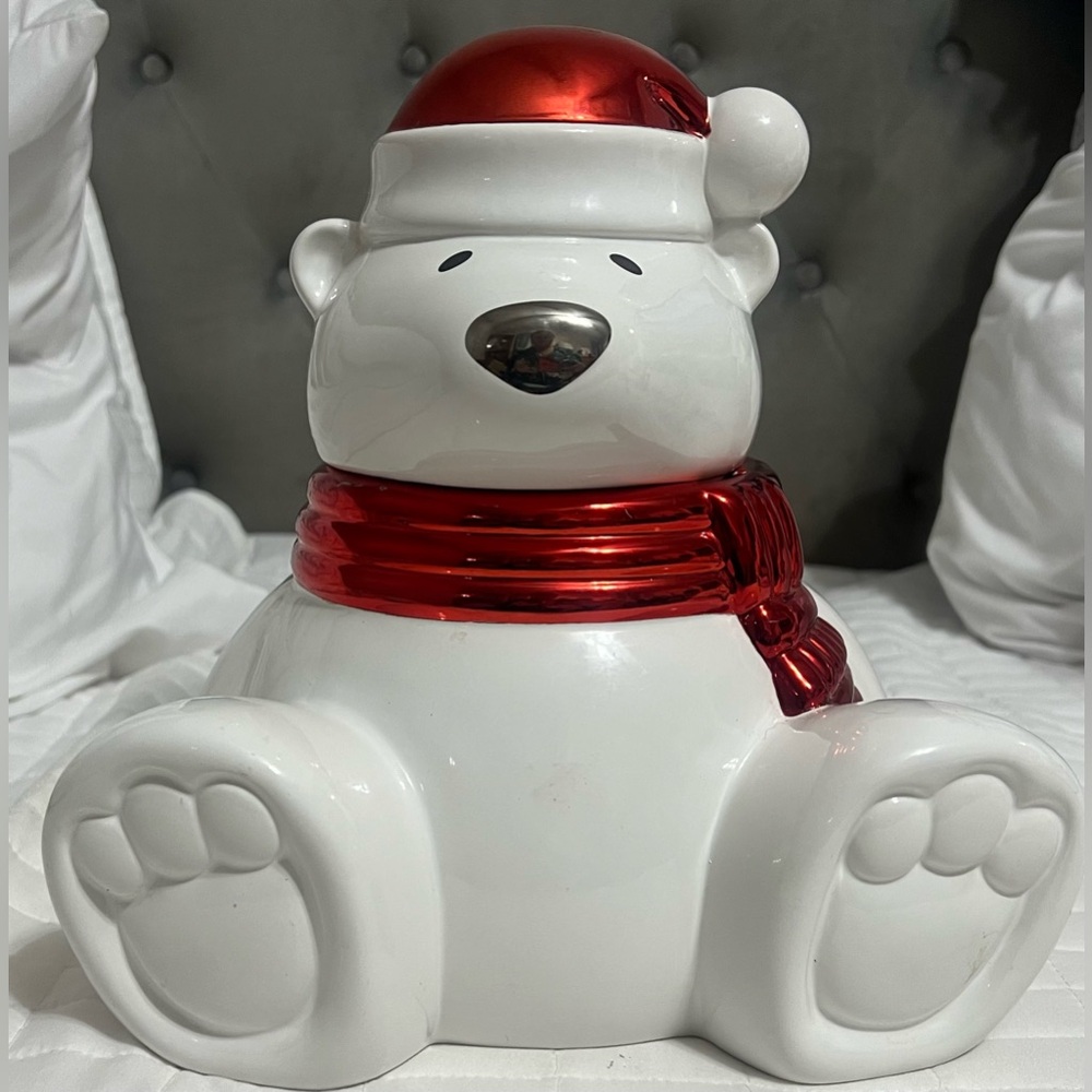 Bath & Body Works Harry Slatkin and Co
Winter Bear Cookie Jar - some wear shown